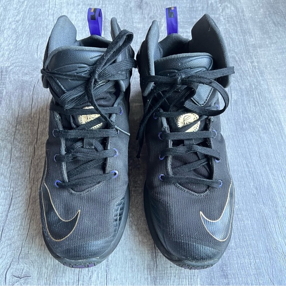 Nike LeBron 13 Pot of Gold Size UK 5 / EU 38.5 / US 6 Youth - Picture 1 of 12